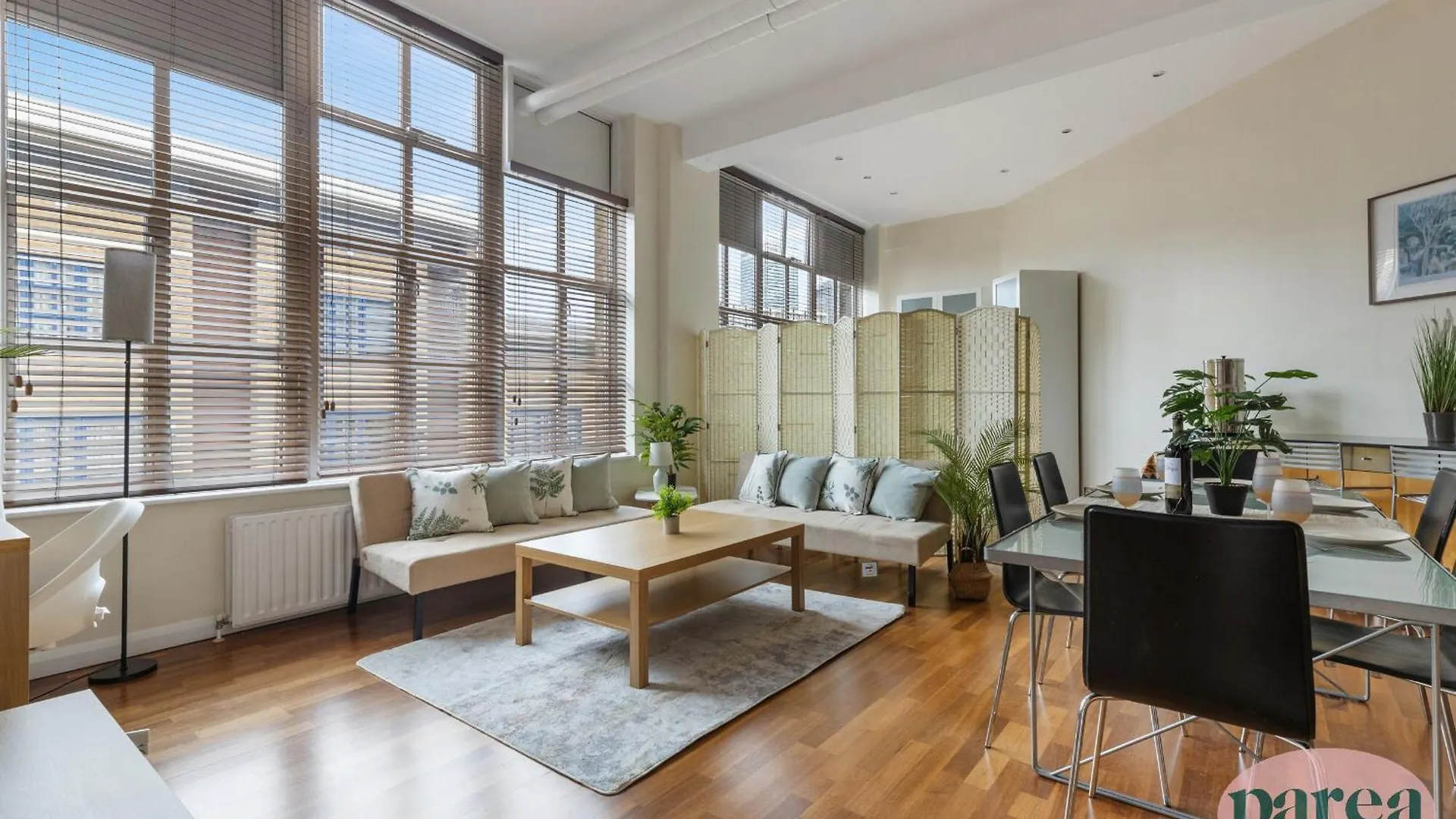 Parea Living - Spacious 3 Bed Flat, Canary Wharf Views With Parking London