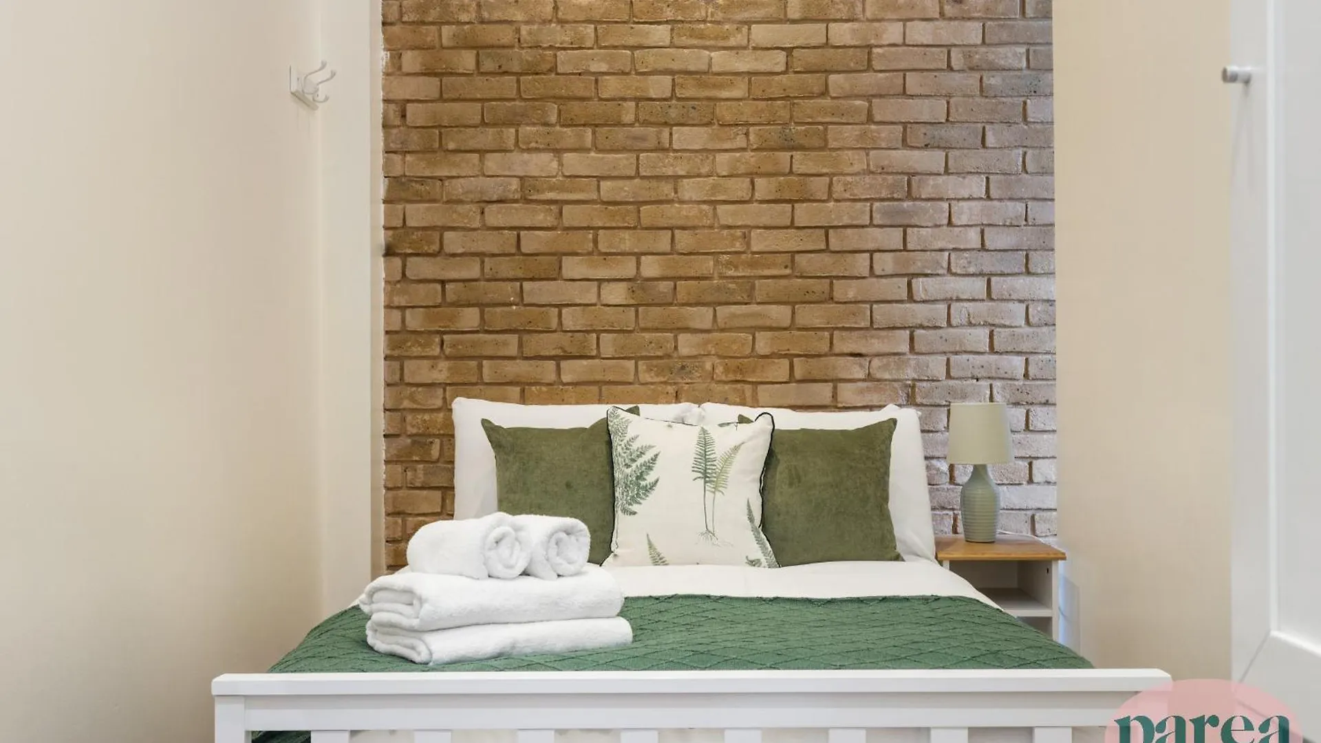 Parea Living - Spacious 3 Bed Flat, Canary Wharf Views With Parking London 0*,  United Kingdom